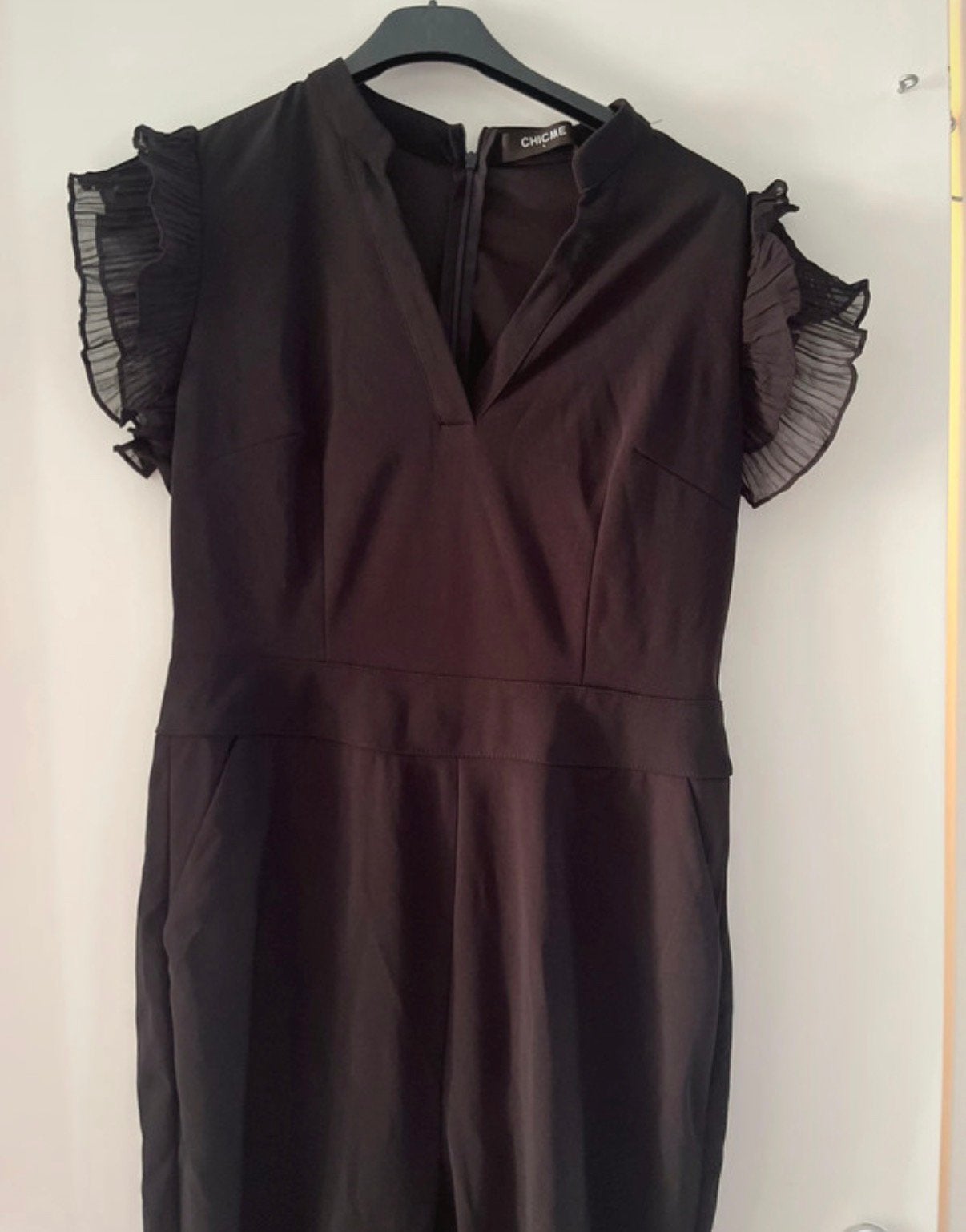 Chicme zwarte jumpsuit met kanten mouwen maat M/L nieuw, Ophalen of Verzenden, Zo goed als nieuw, Maat 38/40 (M), Zwart