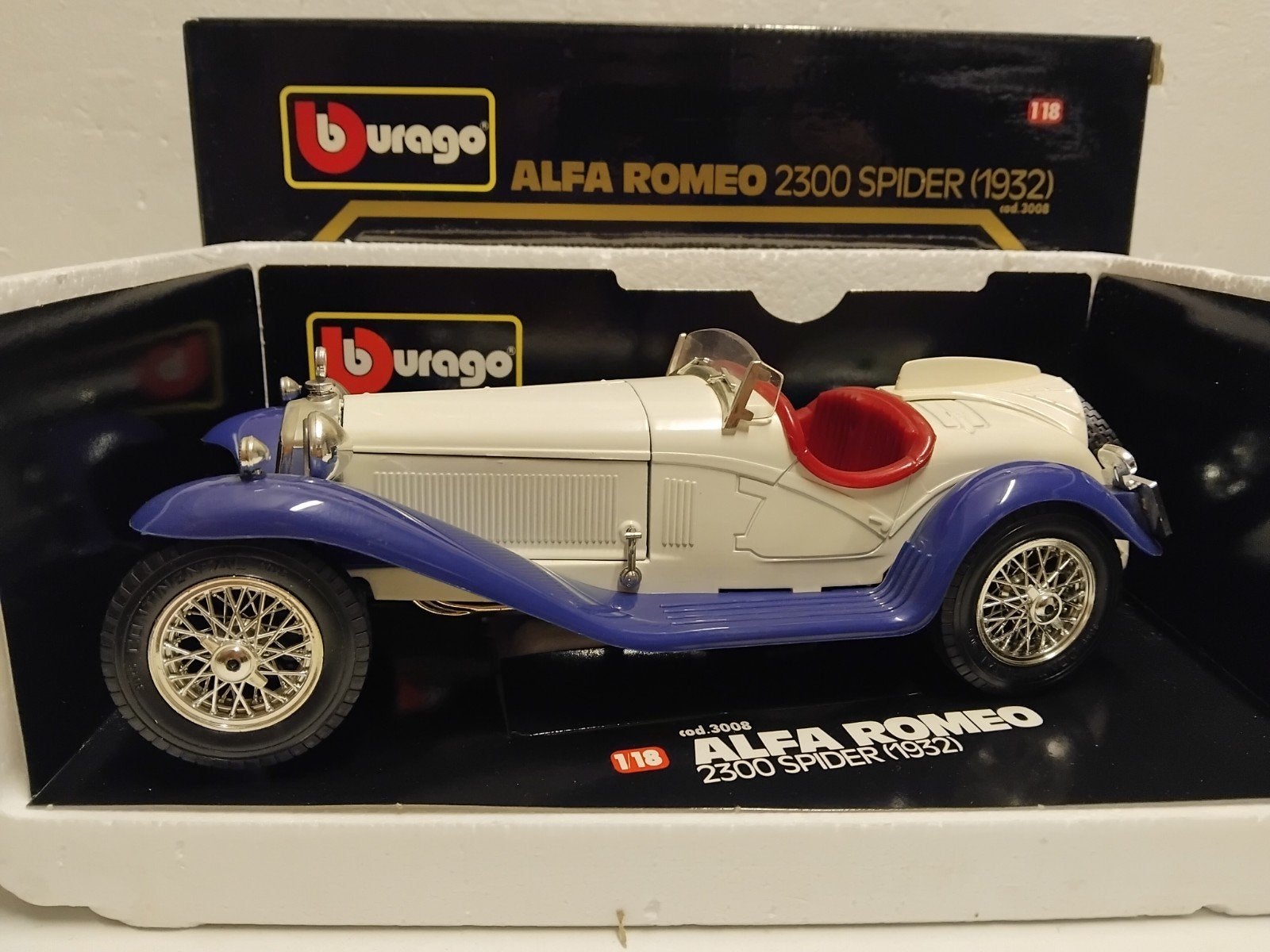 Alfa Romeo 2300 Spyder blue/white 1932 Bburago 1:18 KRD, Hobby en Vrije tijd, Modelauto's | 1:18, Ophalen of Verzenden, Zo goed als nieuw