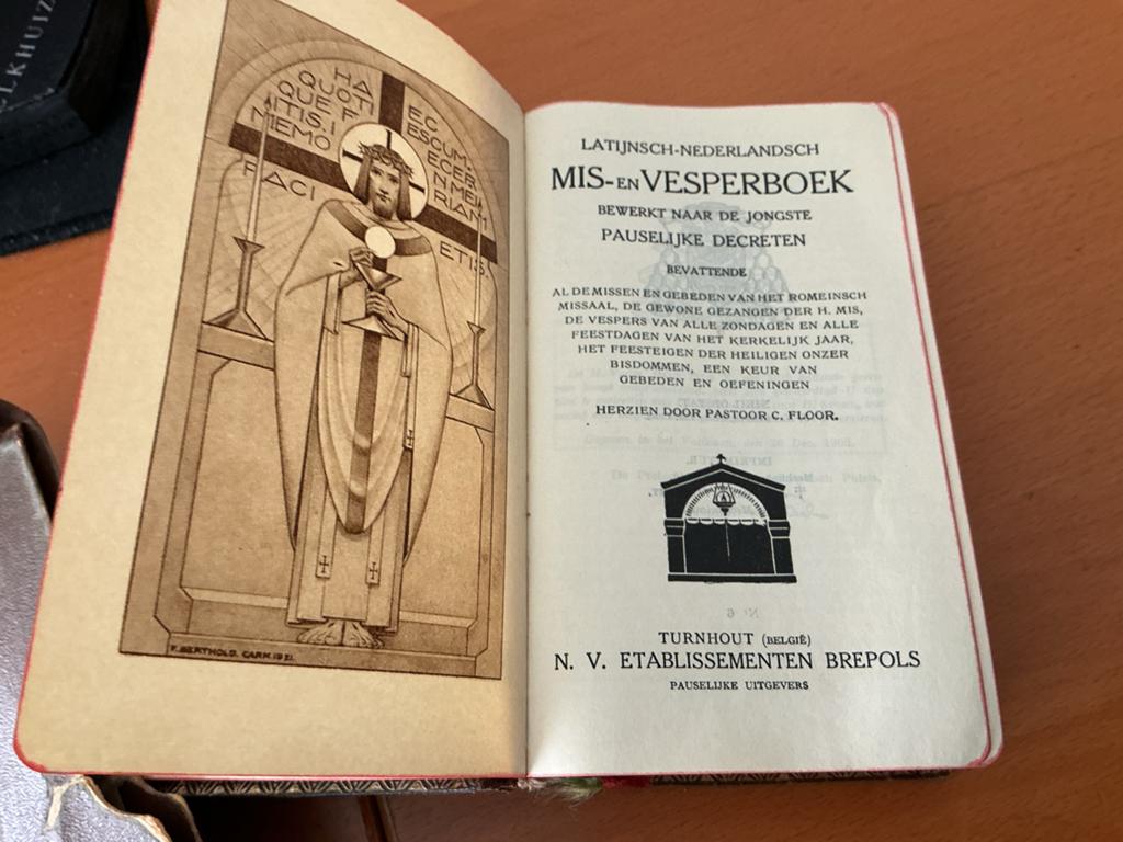 Mis- en vesperboek met houder - Latijn-Nederlands, Ophalen of Verzenden