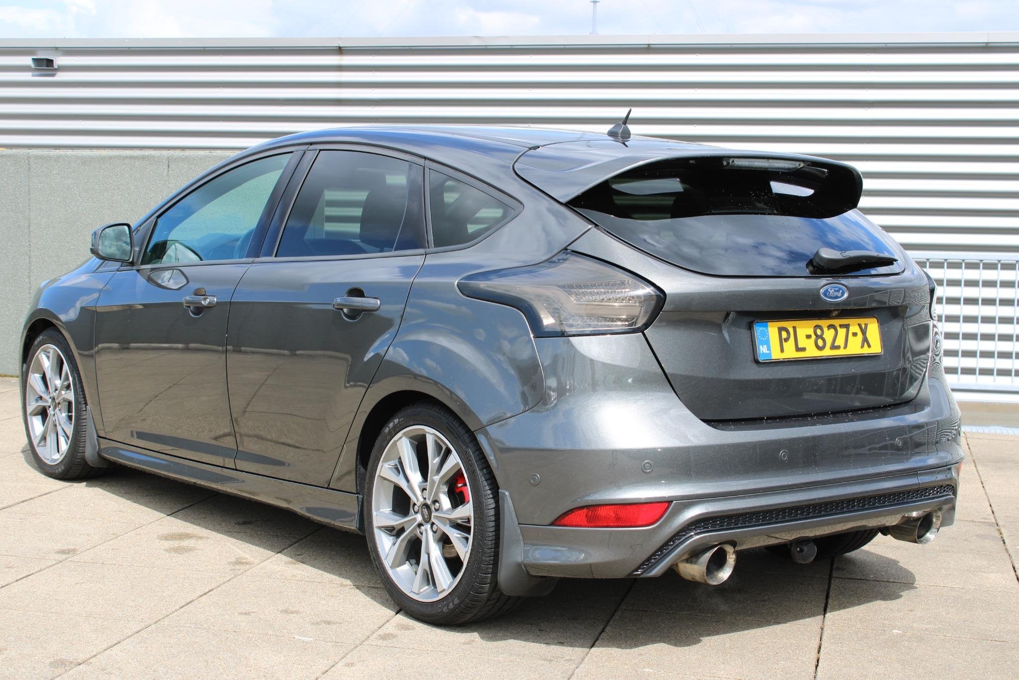 Ford Focus 1.5 ST-Line 182 Navigatie / Camera / LMV / Alcant, Auto's, 4 cilinders, Automatische klimaatregeling, Origineel Nederlands