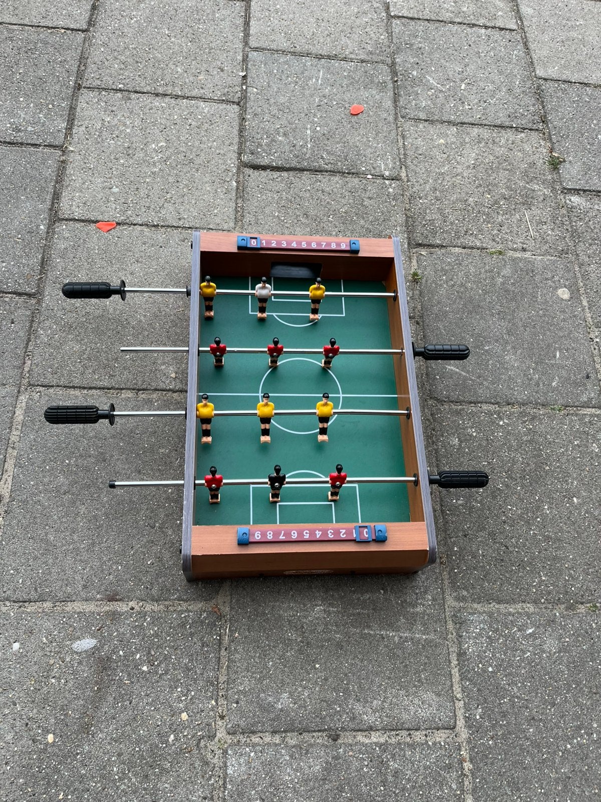 Kleine voetbal veld mag weg voor 4 euro, Ophalen, Zo goed als nieuw