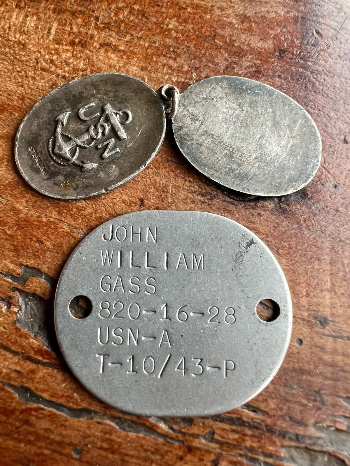 WO2 Amerikaanse US Navy dog tag APA 66 Religious charm named, Amerika, Verzenden