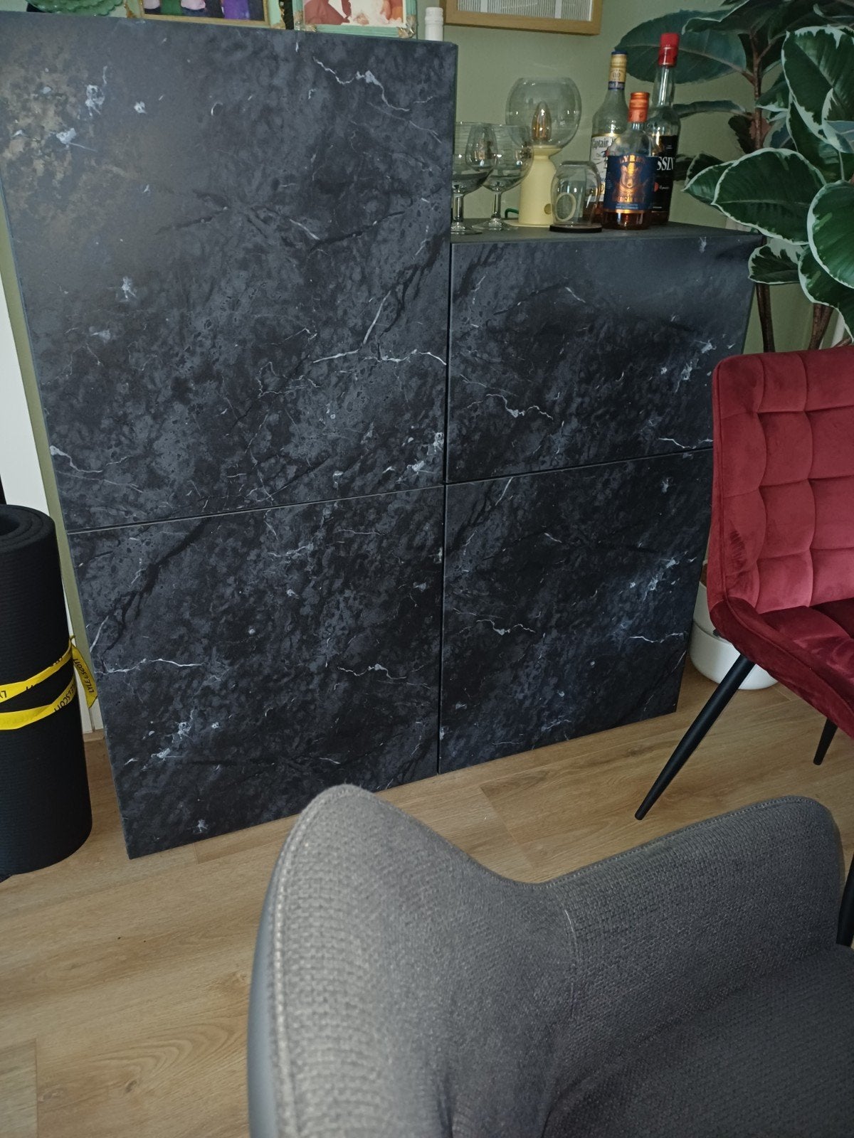 Zwart marmerlook dressoir/kast met deuren, Ophalen, Overige materialen, 100 tot 150 cm, Zo goed als nieuw