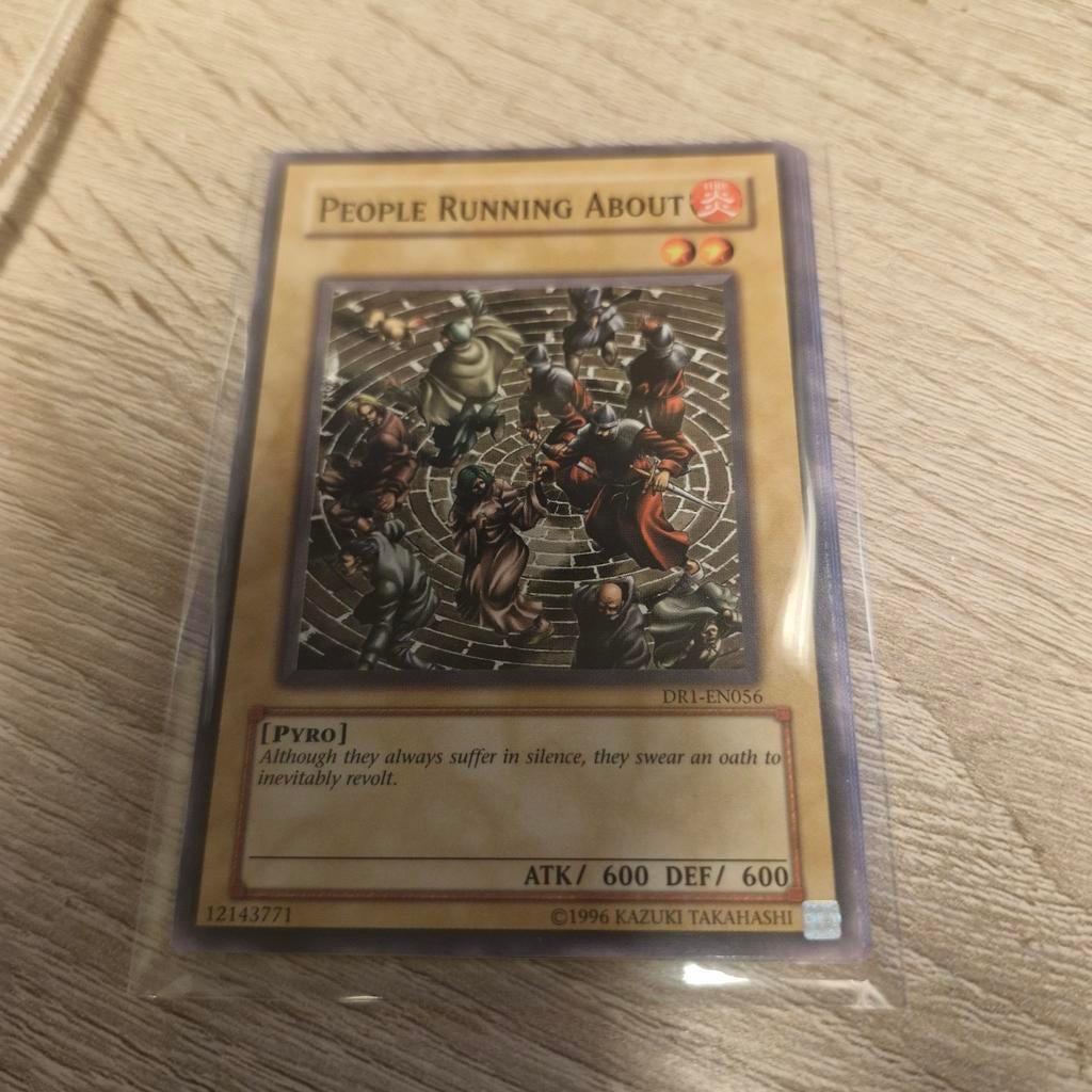Yu-Gi-Oh! People Running About DR1-EN056, Hobby en Vrije tijd, Ophalen of Verzenden, Gebruikt, Losse kaart