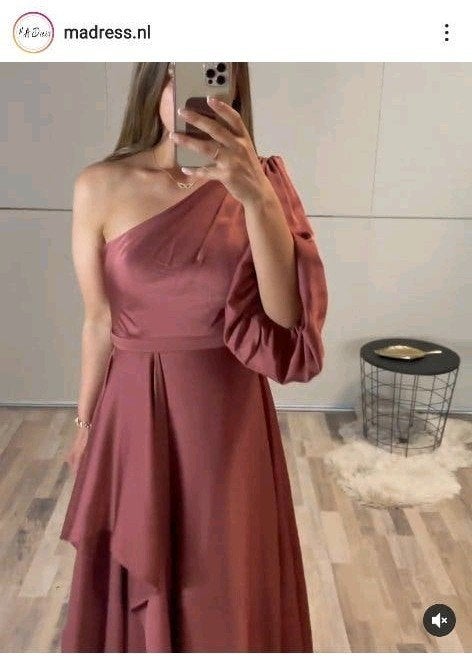 One shoulder satijnen galajurk maat XS oudroze, Kleding | Dames, Galajurk, Verzenden, Zo goed als nieuw, Roze