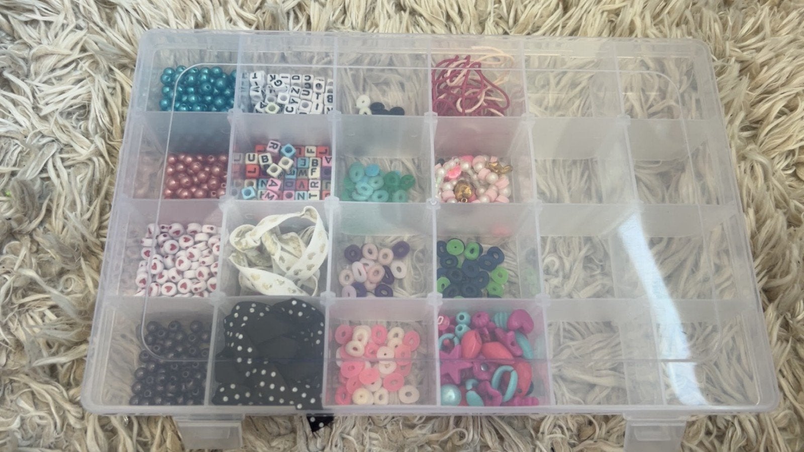 Kralenbox met diverse kralen en linten, Ophalen of Verzenden, Zo goed als nieuw, Overige typen