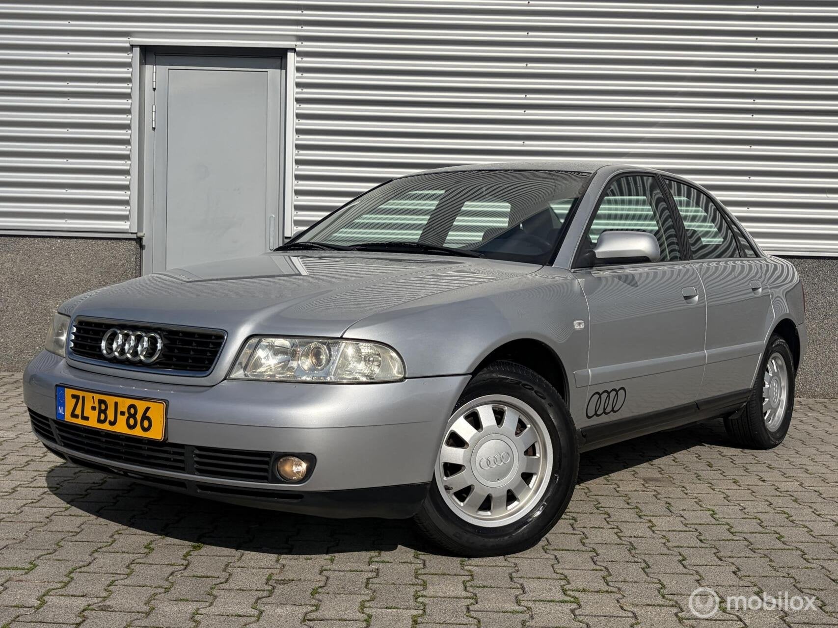 Audi A4 Limousine 1.6 Automaat-Airco-Cruise-Trekhaak, Auto's, Verwarmde buitenspiegels, Gebruikt, A4, 630 kg