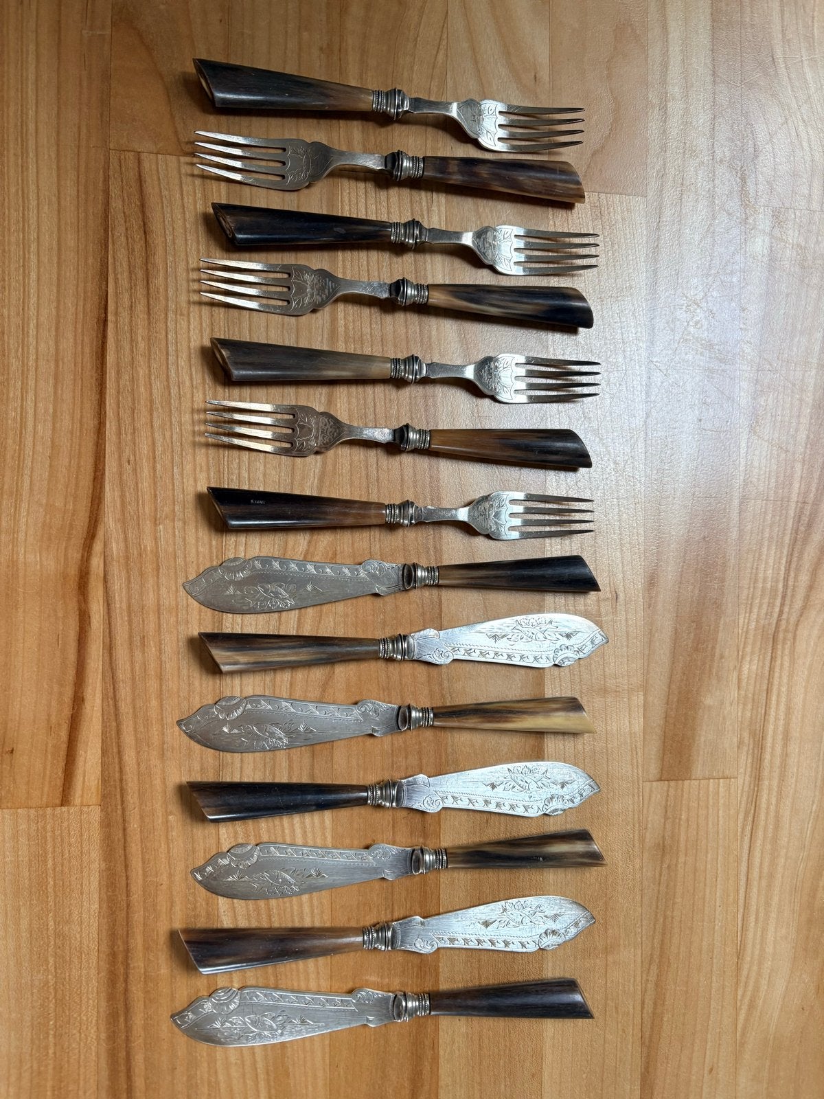 Antiek 14-delig visbestek met hoornen handvatten, Antiek en Kunst, Ophalen of Verzenden