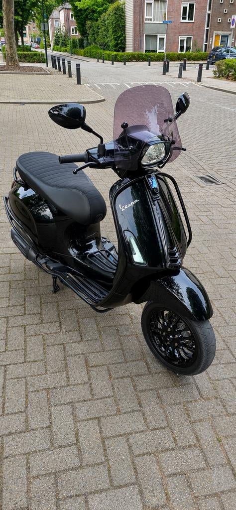 Vespa Sprint brom VOL OPTIES 🖤, Fietsen en Brommers, Scooters | Vespa, Ophalen, Zo goed als nieuw, Benzine, Overige modellen