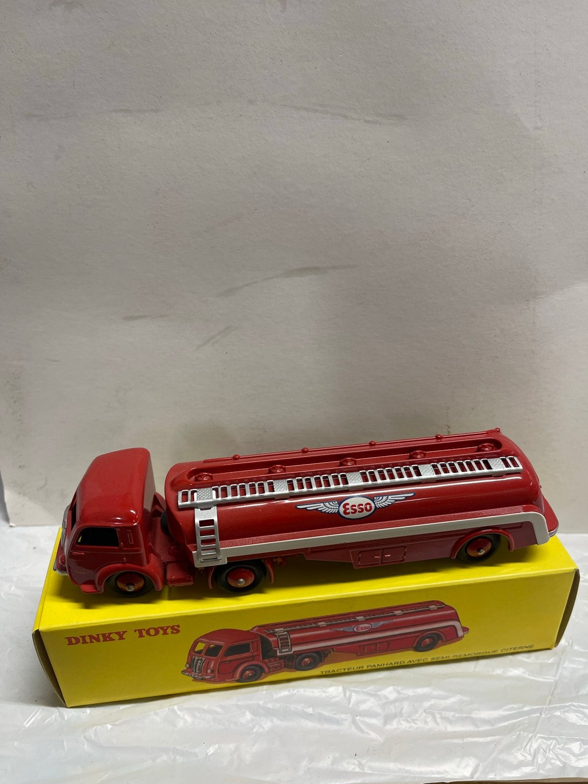 Dinky Toys Esso Panhard Tankwagen met Originele Doos, Ophalen of Verzenden, Nieuw, Bus of Vrachtwagen