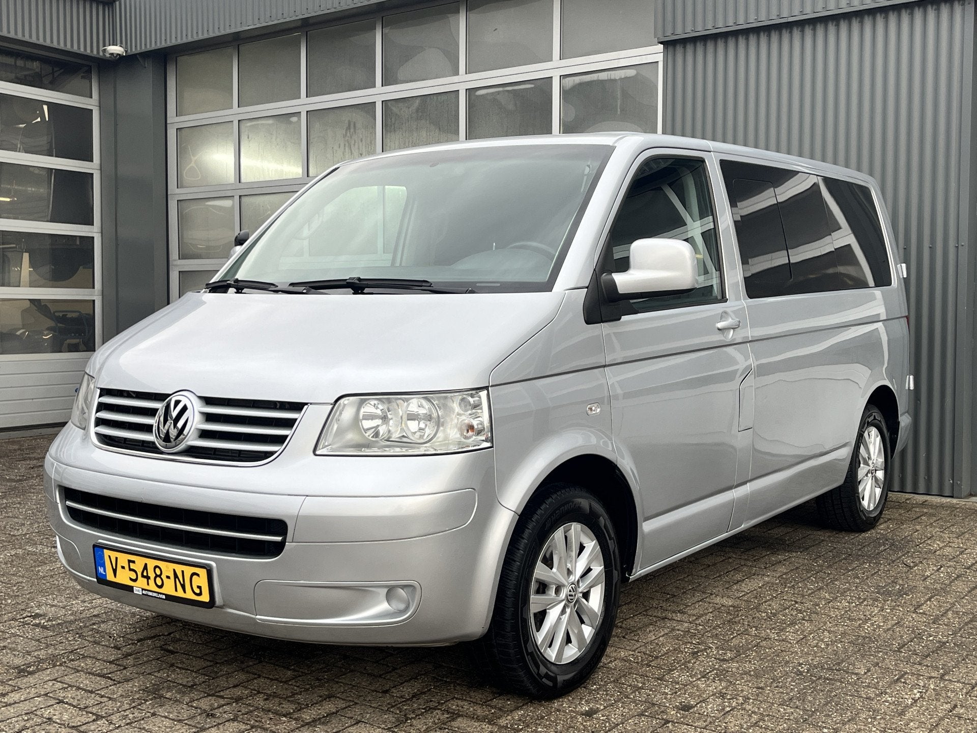 Volkswagen Transporter 2.5 TDI DC Invalide vervoer Caravelle, Stoelverwarming, Stof, Gebruikt, Zwart