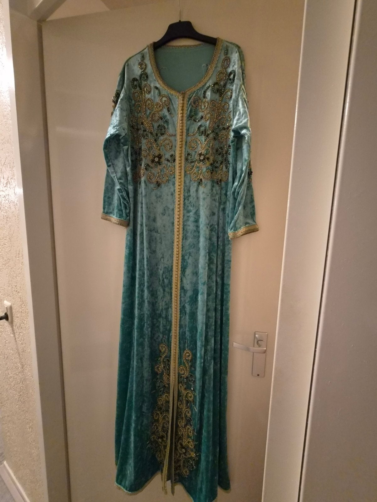 Prachtige fluwelen kaftan met borduursels, Kleding | Dames, Gelegenheidskleding, Maat 38/40 (M), Overige typen, Ophalen of Verzenden
