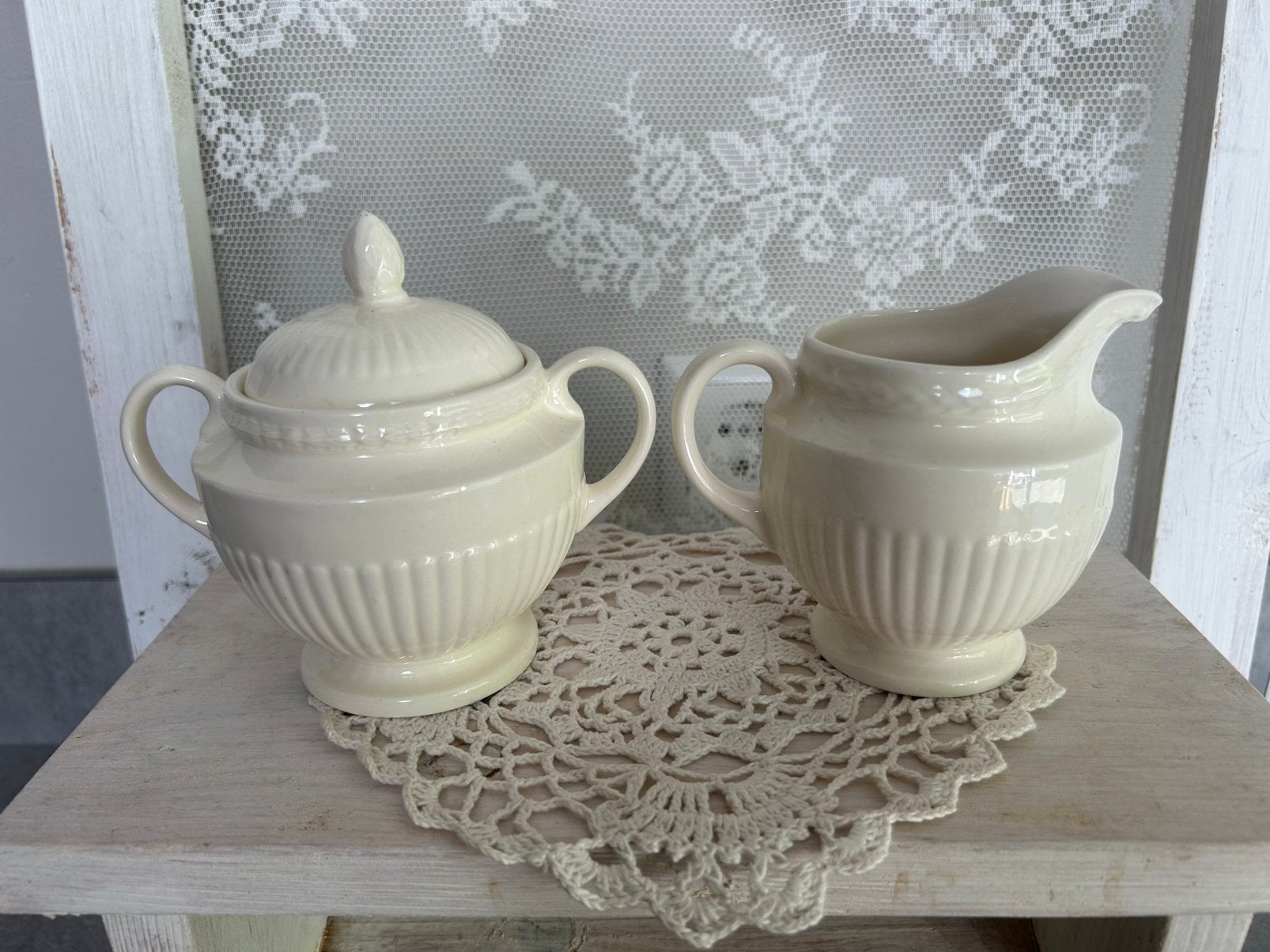 Wedgwood edme plain suikerpot en melkkannetje, Huis en Inrichting, Ophalen of Verzenden, Zo goed als nieuw, Aardewerk, Overige typen