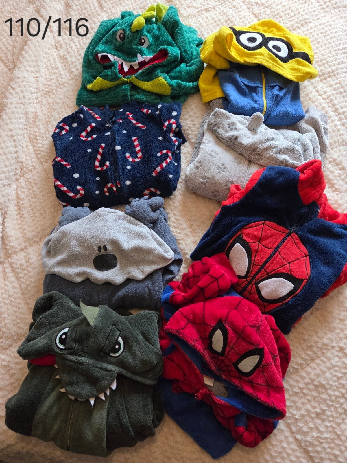 Pyjama/onesie pakket maat 110/116 - Spiderman, Minion, Dinos, Nacht- of Onderkleding, Gebruikt, Jongen of Meisje, Ophalen of Verzenden