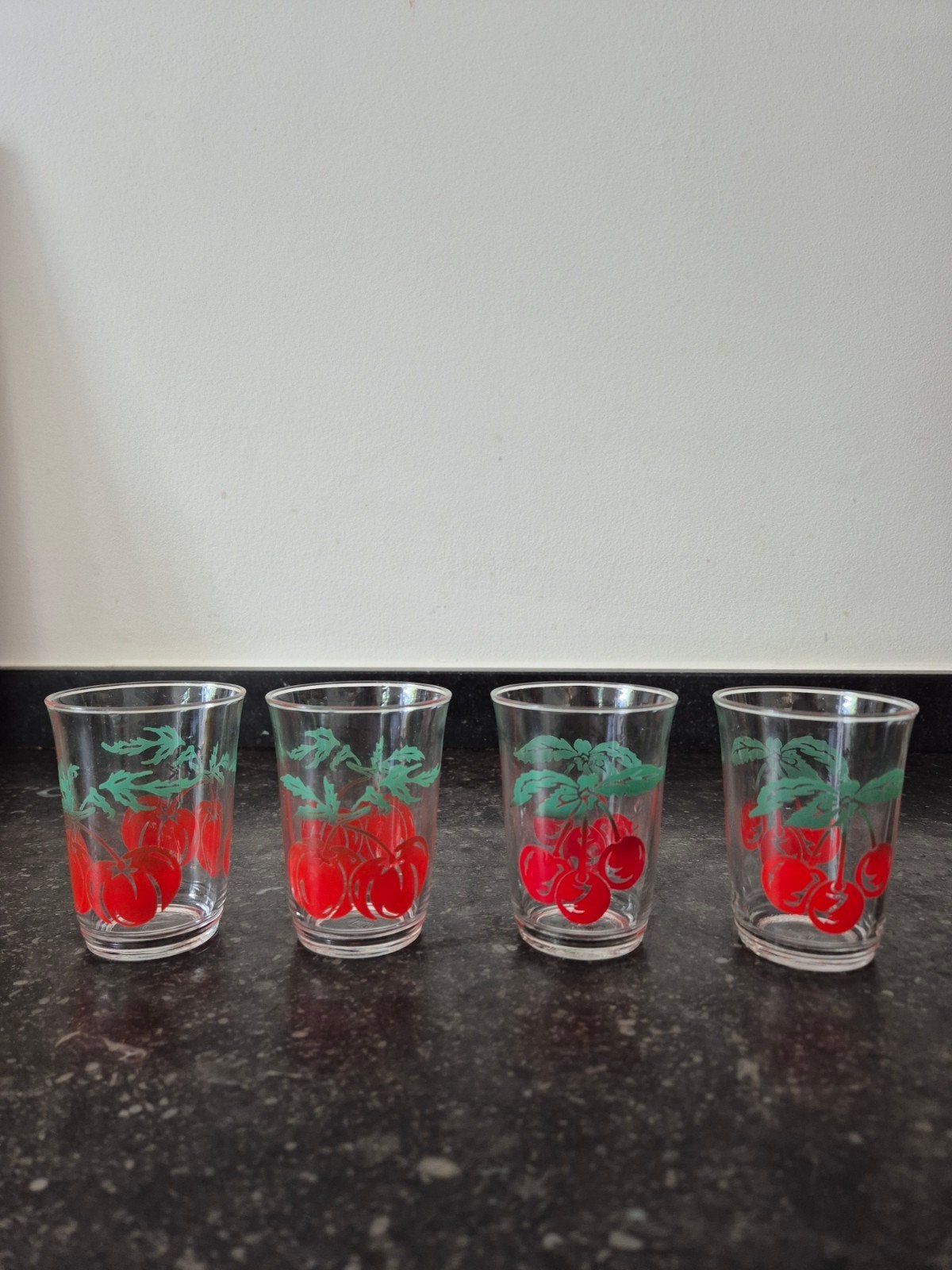 Vintage fruitige sapglazen, Verzamelen, Glas en Borrelglaasjes, Ophalen of Verzenden, Zo goed als nieuw, Frisdrankglas