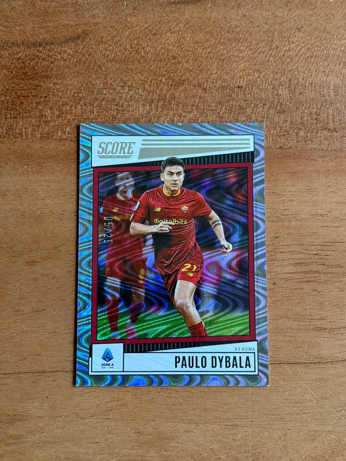 Paulo Dybala #28 AS Roma Panini Score Serie A 2022-23 /25, Ophalen of Verzenden, Zo goed als nieuw, Buitenlandse clubs, Poster, Plaatje of Sticker