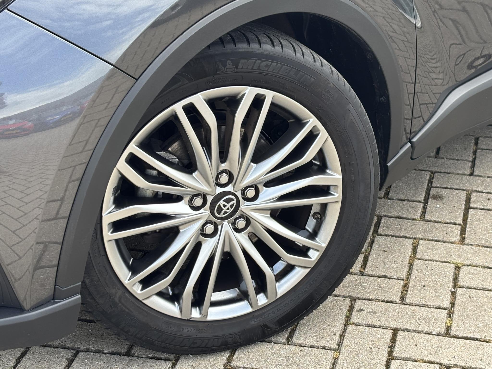 Toyota C-HR 1.8 Hybrid Executive | Dodehoekdetectie | Trekha, 4 cilinders, 122 pk, Hybride Elektrisch/Benzine, Automatische klimaatregeling
