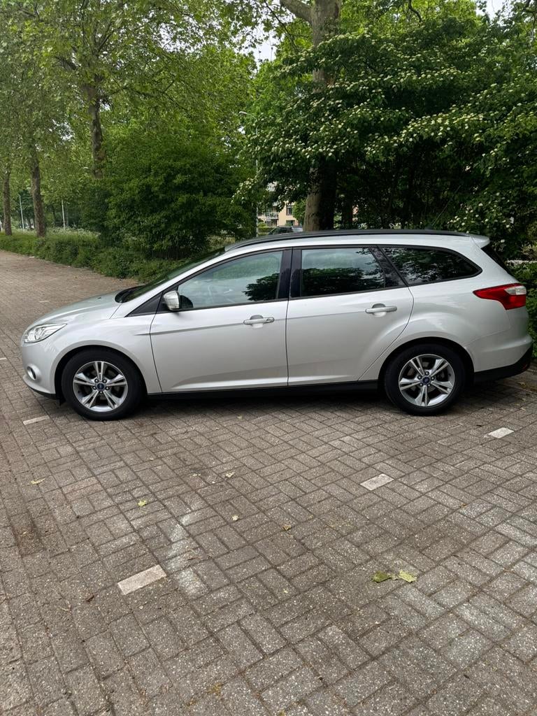 Ford Focus 1.0 Ecoboost 74KW Wagon 2013 Grijs, Auto's, Ford, Particulier, Focus, ABS, Airbags, Airconditioning, Bluetooth, Boordcomputer