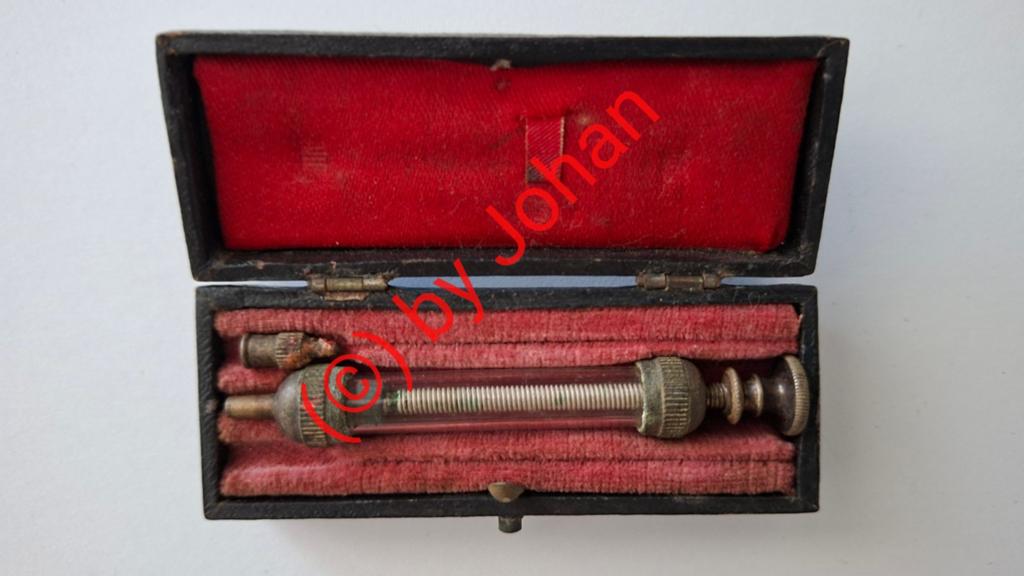 VINTAGE INJECTIESPUIT IN MOOI DOOSJE (zonder naald), Ophalen