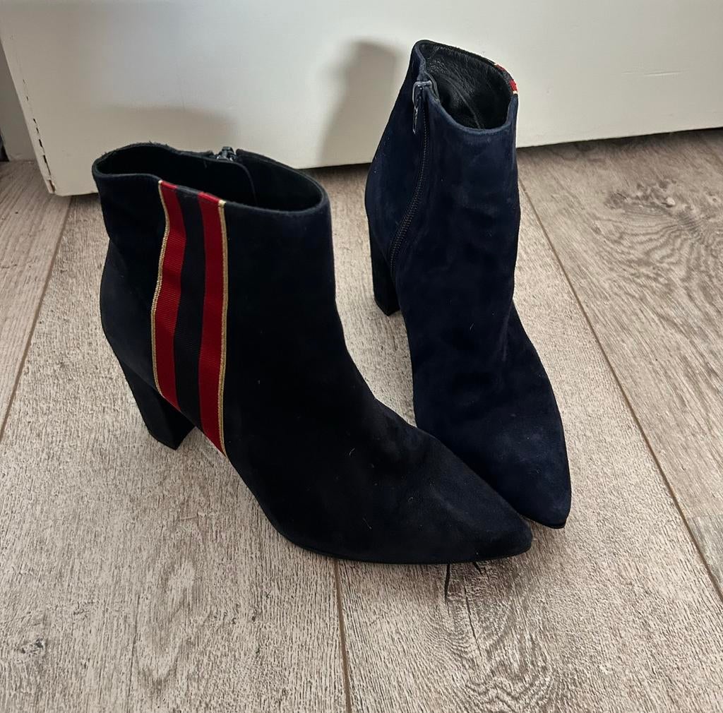 Luxe Pedro Miralles Enkellaarsjes – Blauw Suède – Maat 38, Kleding | Dames, Schoenen, Ophalen of Verzenden, Gedragen, Blauw
