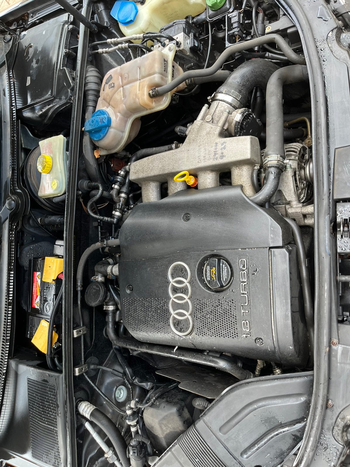 Audi A4 1.8 T 120KW 2004 Zwart, Auto's, 4 cilinders, A4, Origineel Nederlands, 75 €/maand