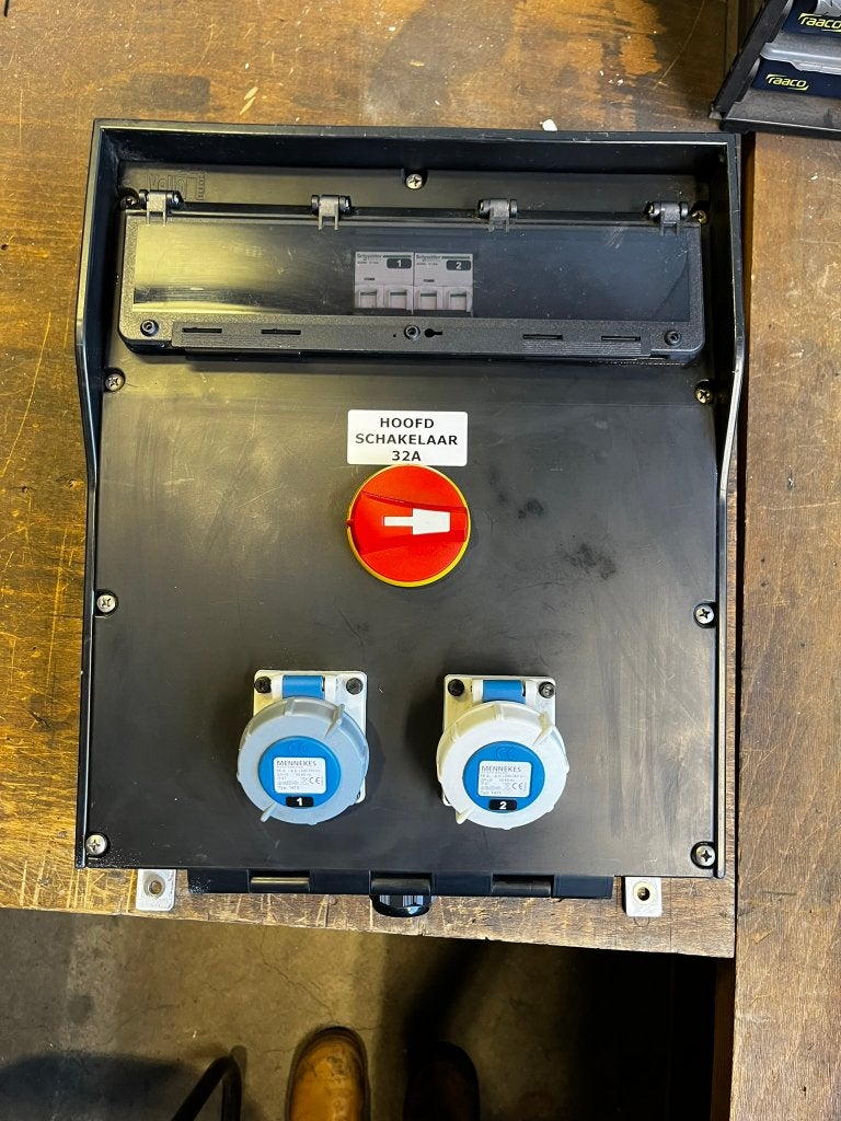32A verdeelkast / stroomverdeler met 2x 230V CEE 16A, Ophalen, Zo goed als nieuw