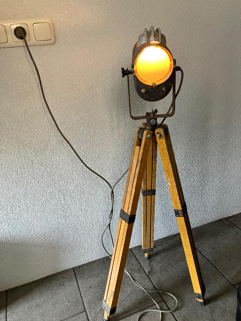 LITA theaterlamp op houten statief, Ophalen, Gebruikt, Hout, 150 tot 200 cm