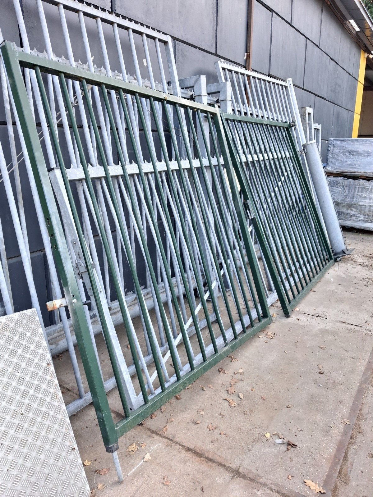 dubbele openslaande poort doorgang 400cm, Ophalen of Verzenden, IJzer, Spijlenhekwerk