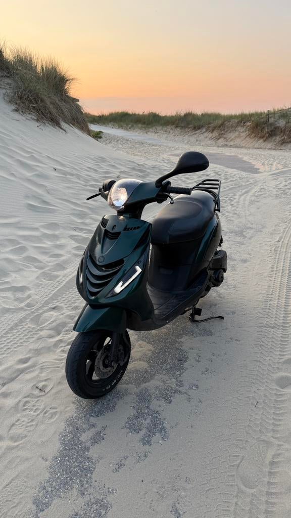 Zip 4t 100cc brom, Fietsen en Brommers, Scooters | Piaggio, Ophalen of Verzenden, Zo goed als nieuw, Benzine, Zip