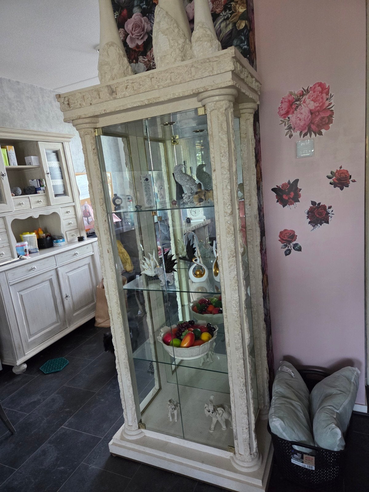 te koop. fossielstenen meubels. vitrinekast  tvmeubel klok, Ophalen, Overige materialen, Fossielsteen, Zo goed als nieuw