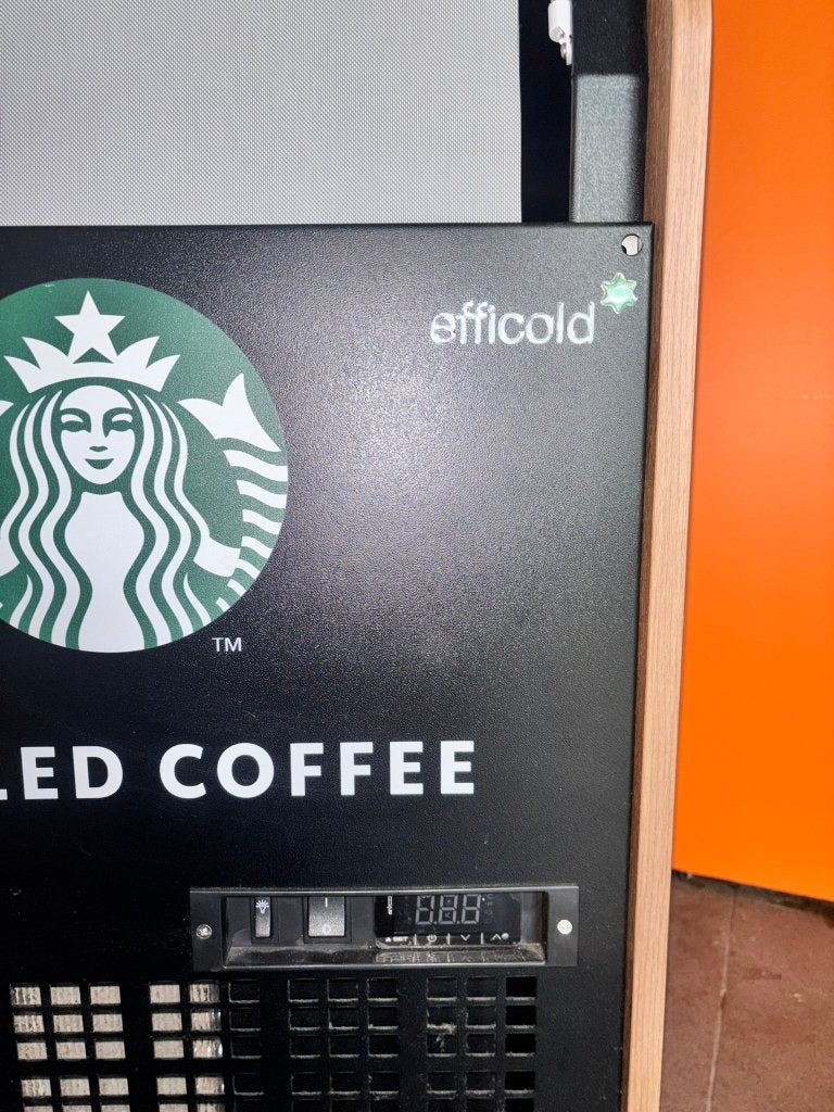 Starbucks wand koelvitrine / Horeca displaykoelkast uit 2024, Ophalen, 200 liter of meer, 140 tot 160 cm, 45 tot 60 cm