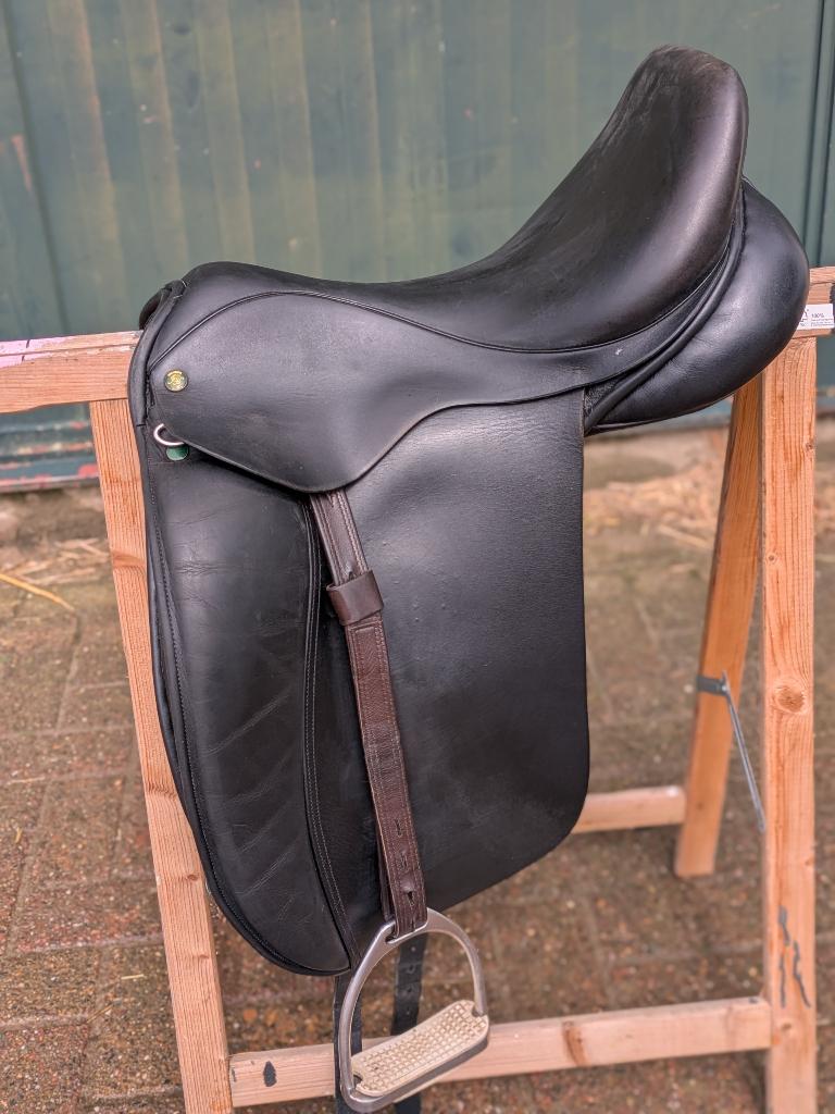 Hulsebos zadel 18 inch medium wide, Ophalen, Gebruikt, Dressuur