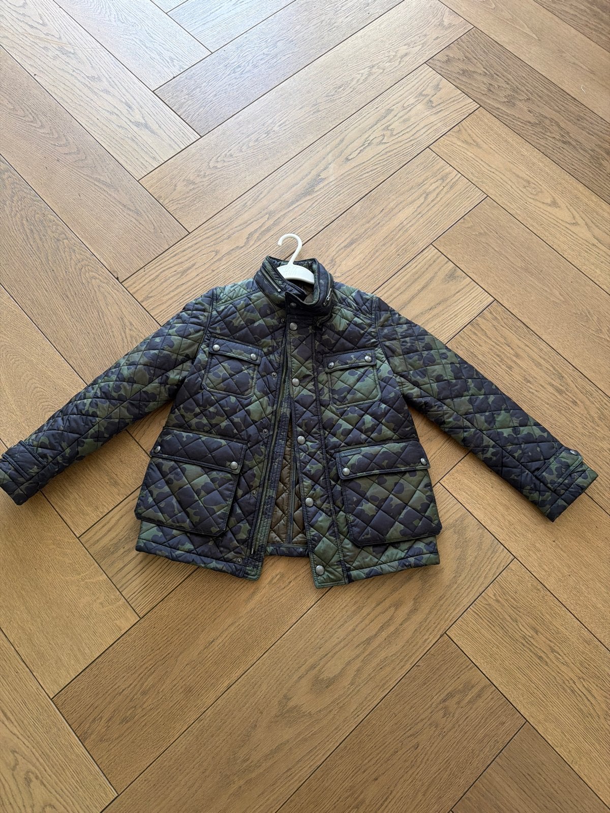 Burberry gewatteerde jas voor kinderen - camouflageprint, Kinderen en Baby's, Ophalen of Verzenden, Zo goed als nieuw, Jongen of Meisje