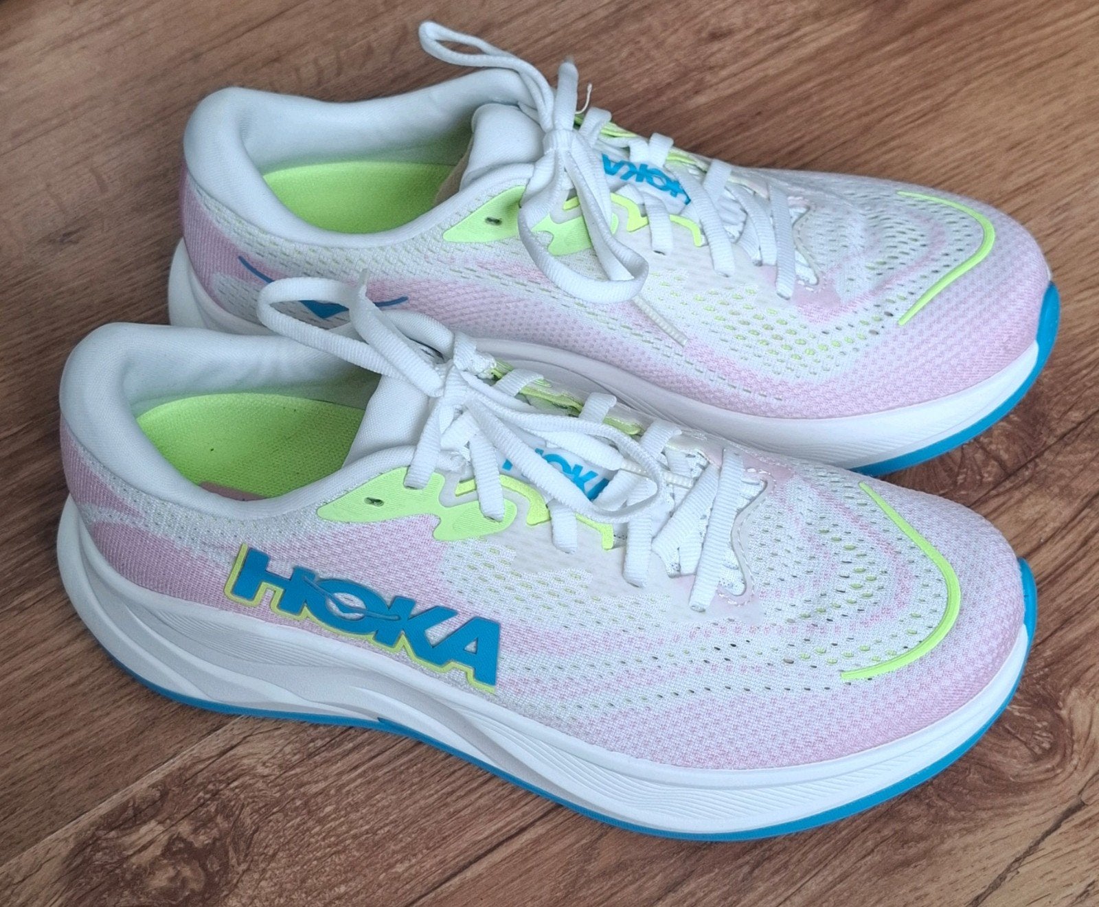 Nieuwe Hoka Rincon 4 hardloopschoenen voor dames - maat 40, Ophalen, Hoka, Nieuw, Wit