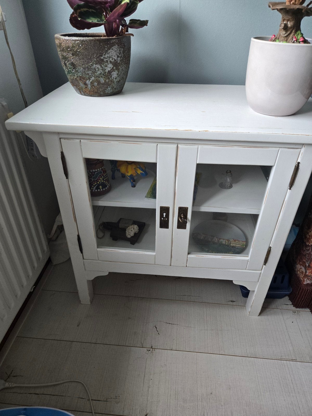 Wit kastje met glazen deuren - 70x80x45,5 cm, Ophalen, 50 tot 100 cm, 25 tot 50 cm, Gebruikt