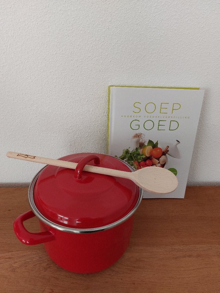 NIEUW! Mooie rode soeppan met kookboek en houten pollepel, Huis en Inrichting, Met deksel, Ophalen of Verzenden, Nieuw, Emaille