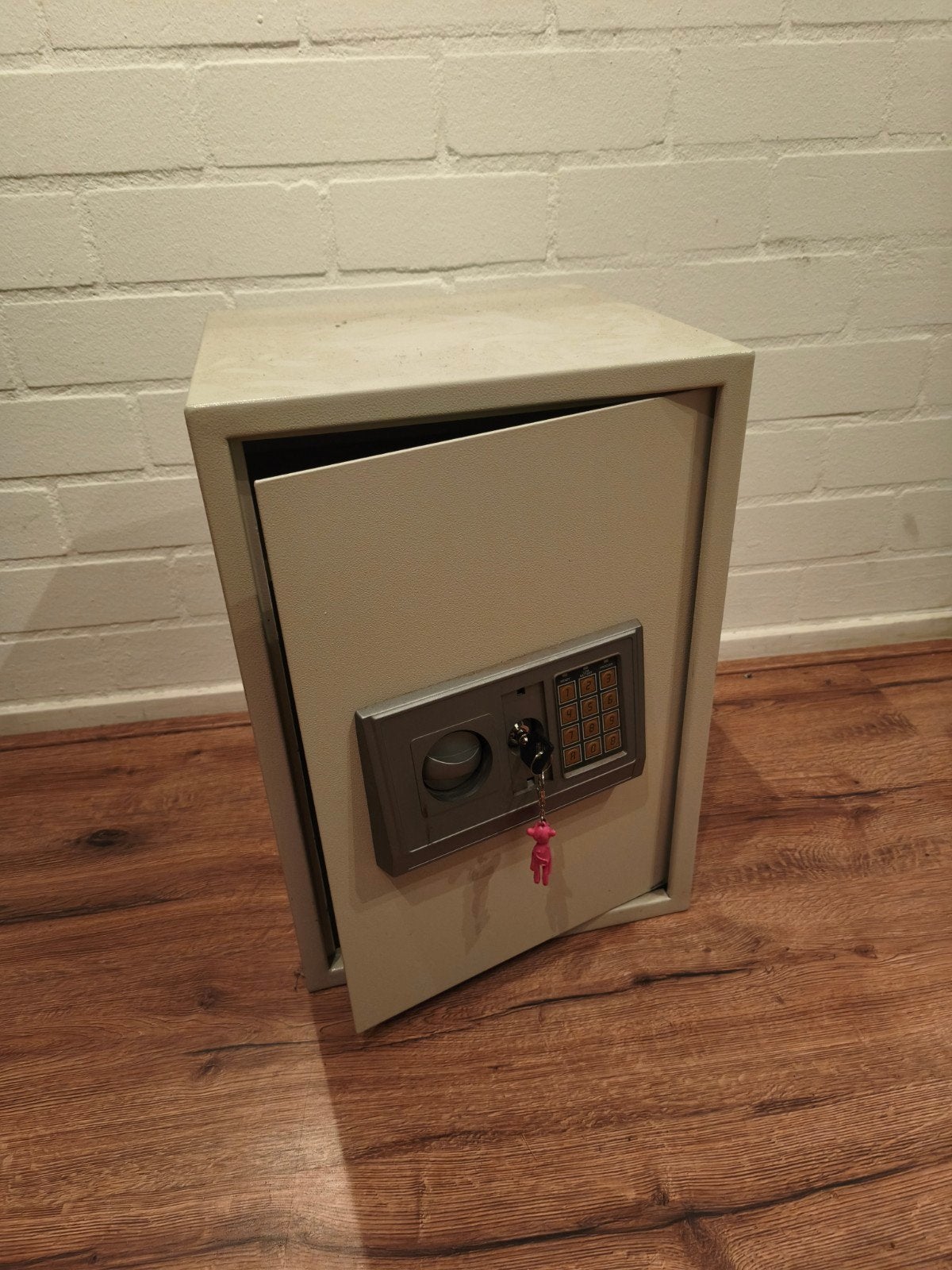 Stevige elektronische kluis 50cm met sleutel & legplank, Huis en Inrichting, Brandblussers en Brandkasten, Ophalen of Verzenden