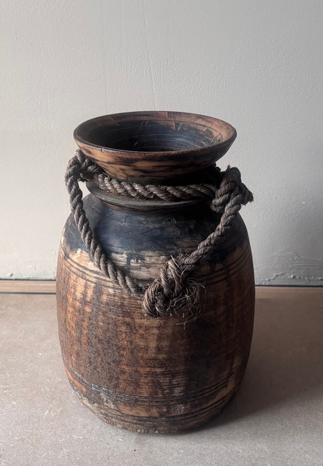 Authentieke Nepalese houten pot met origineel touw, Overige typen, Www.discountfashioncorner.nl, Info@discountfashioncorner.nl