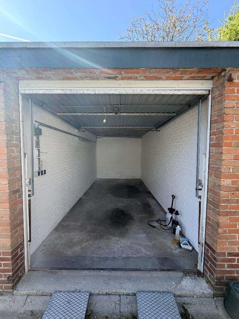 Nette Garagebox/opslag ruimte TE HUUR