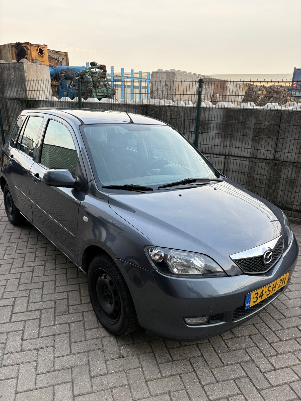 Mazda 2 1.4 16V AUT 2006 Grijs, Auto's, 40 €/maand, 4 cilinders, Origineel Nederlands, Particulier