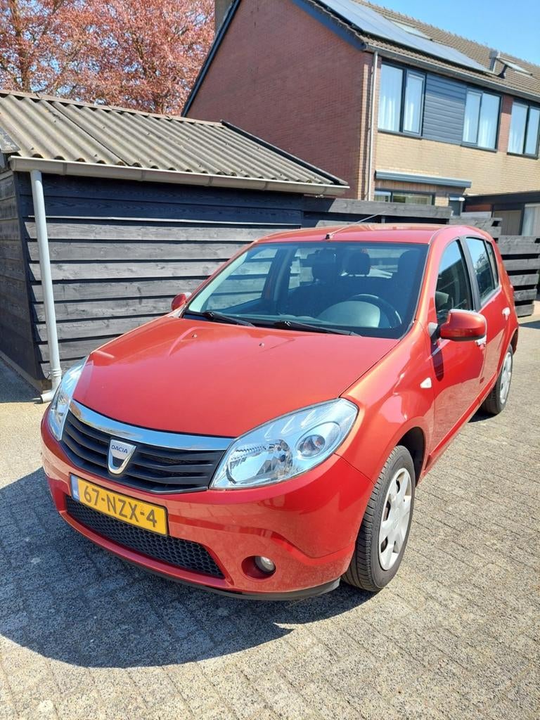 Dacia Sandero 1.2 16V 55KW 2011 Rood, Auto's, Dacia, Particulier, Sandero, Benzine, B, Hatchback, Handgeschakeld, Origineel Nederlands