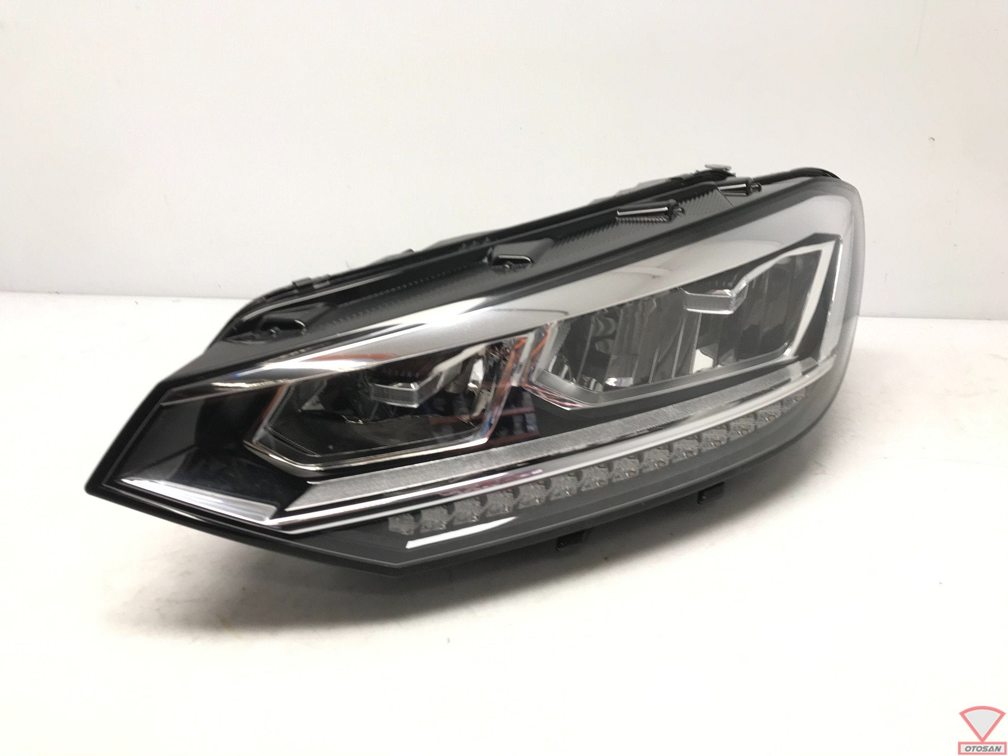 VW Touran 5T 5TA 2016+ Vol LED Koplamp Links 5TB941035C, Gebruikt, Volkswagen, Volkswagen AG, Berliner Ring 2
38440  Wolfsburg, DE