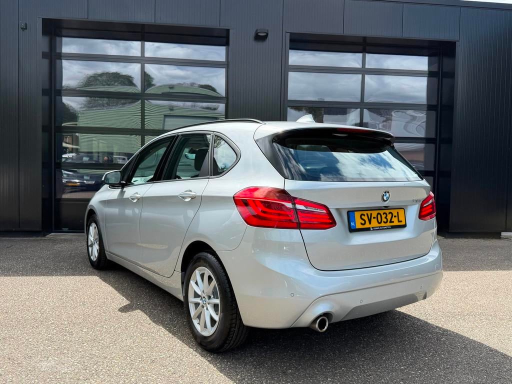 BMW 2-Serie Active Tourer 218i Sportline Camera Facelift, Auto's, BMW, Stof, Gebruikt, Euro 6, Origineel Nederlands