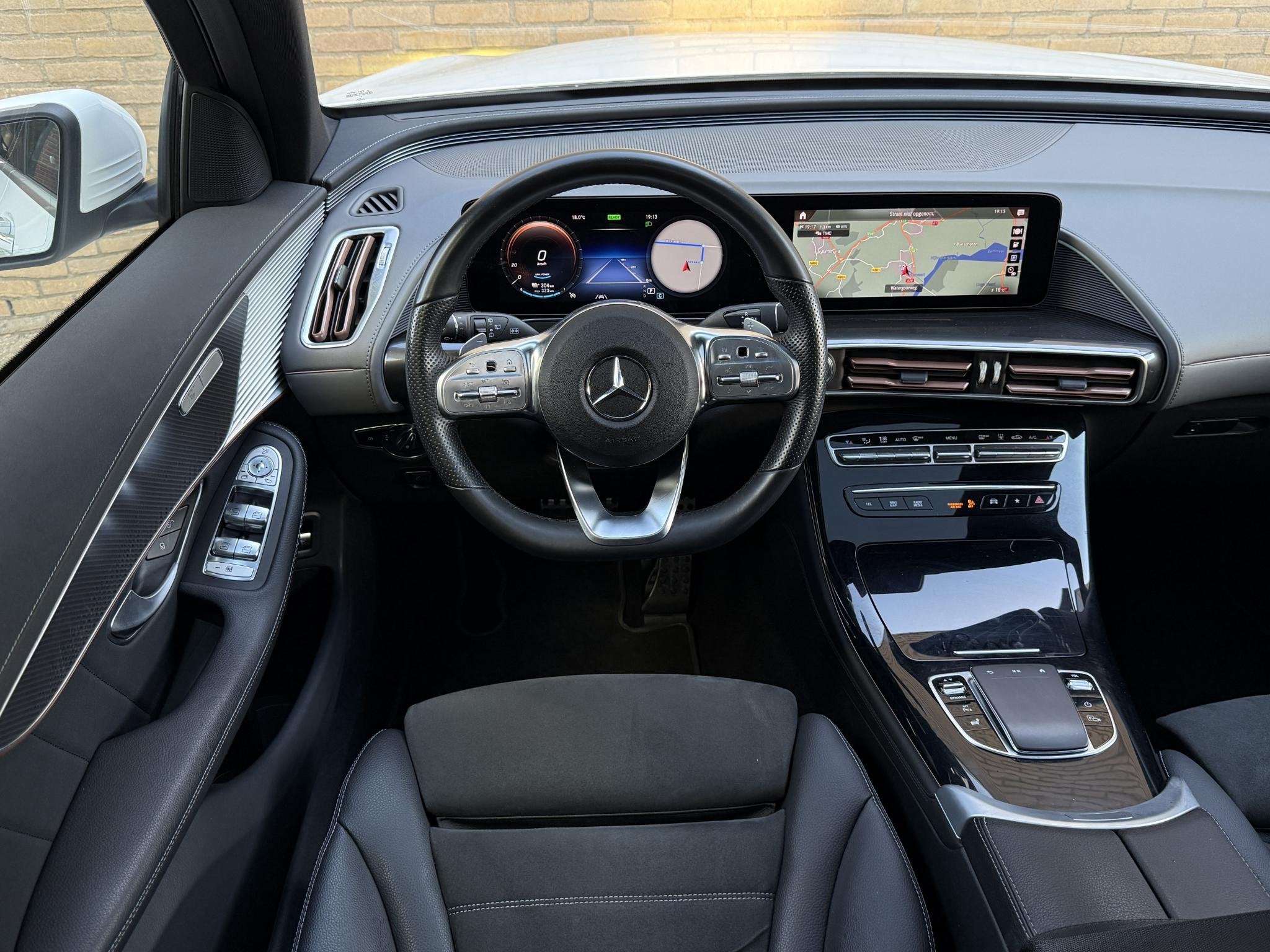 Mercedes-Benz EQC 400 4MATIC AMG Line 80 kWh | 94% SOH | Ope, Automaat, Dealer onderhouden, 2395 kg, 80 kWh