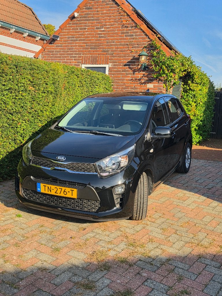 Kia Picanto 1.0 MPi 67pk 4-zits 2018 Zwart, Auto's, Voorwielaandrijving, Dealer onderhouden, Stof, Zwart