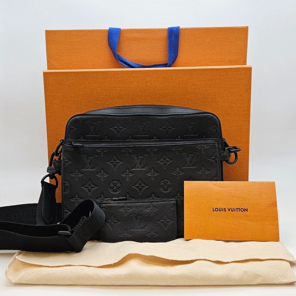 Louis Vuitton Trio Messenger Monogram Shadow Noir - ZGAN, Louis Vuitton, Zo goed als nieuw, Support@louisvuitton.com, 2 Rue du Pont Neuf
75001 Paris
France