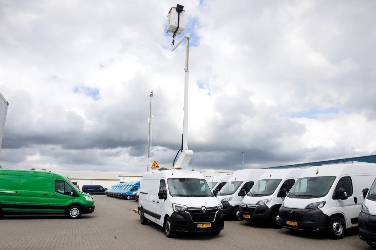 Renault Master T35 2.3 dCi 145pk L2H2 121FT Hoogwerker Werkh, Auto's, Bestelauto's, Voorwielaandrijving, 145 pk, Gebruikt, Euro 6
