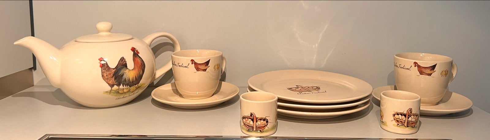 Servies set 'Chicken Festival' van Jet by Ter Steege, Keramiek, Landelijk/Boerenbont, Ophalen of Verzenden, Zo goed als nieuw