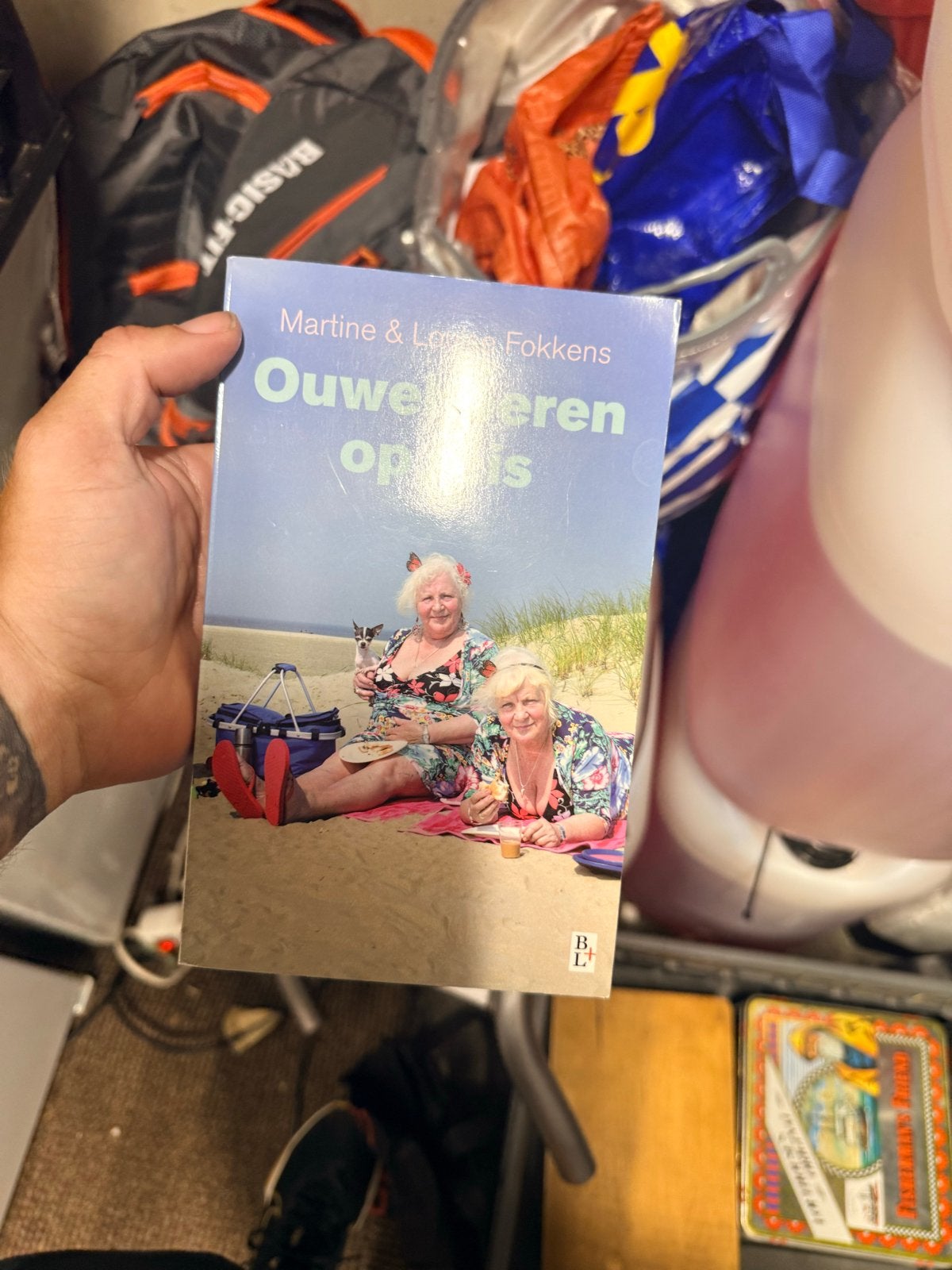 Ouwehoeren op reis - Martine & Louise Fokkens, Ophalen of Verzenden, Gelezen