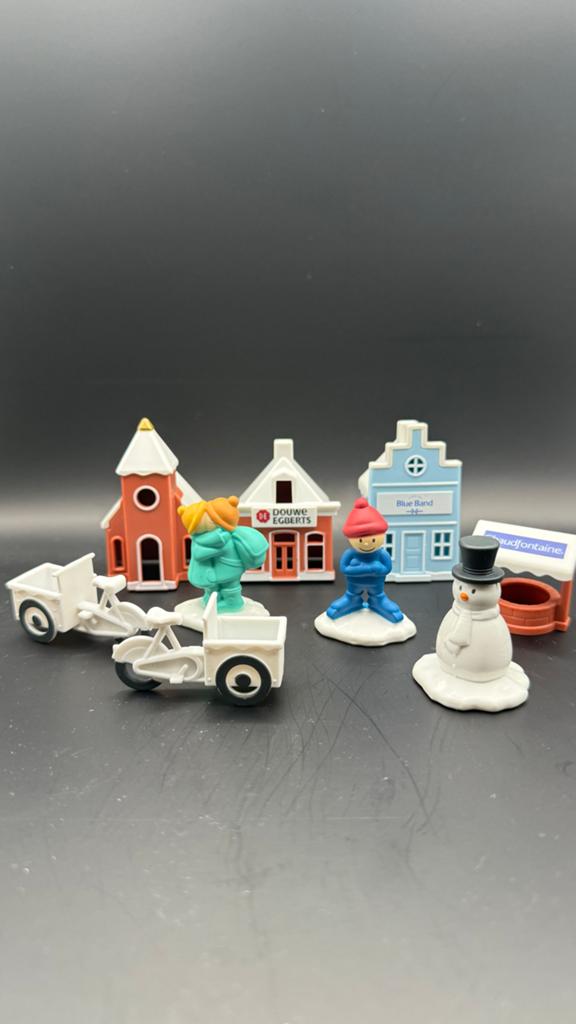Leuke set AH Winterdorp 2019 miniatuurtjes (9-delig), Verzamelen, Speldjes, Pins en Buttons, Ophalen of Verzenden, Zo goed als nieuw